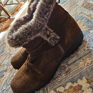 Khombu Dark Brown Ankle Boots with Fur Trim Worn Once
